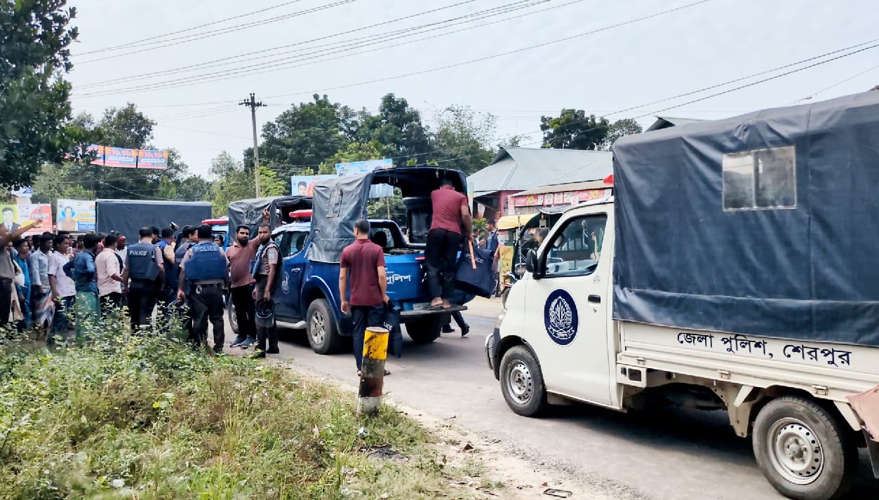শেরপুরে মাইকিং করে দুই গ্রামের সংঘর্ষ, পুলিশসহ আহত বেশ কয়েকজন